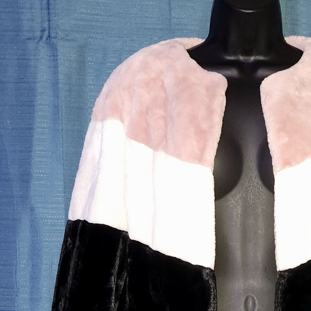 Serena Williams Pink Fur Jacket - Picture 3 of 5